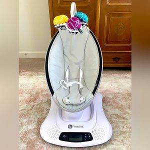 4Moms Mamaroo with Infant Insert - lightly used, excellent condition!